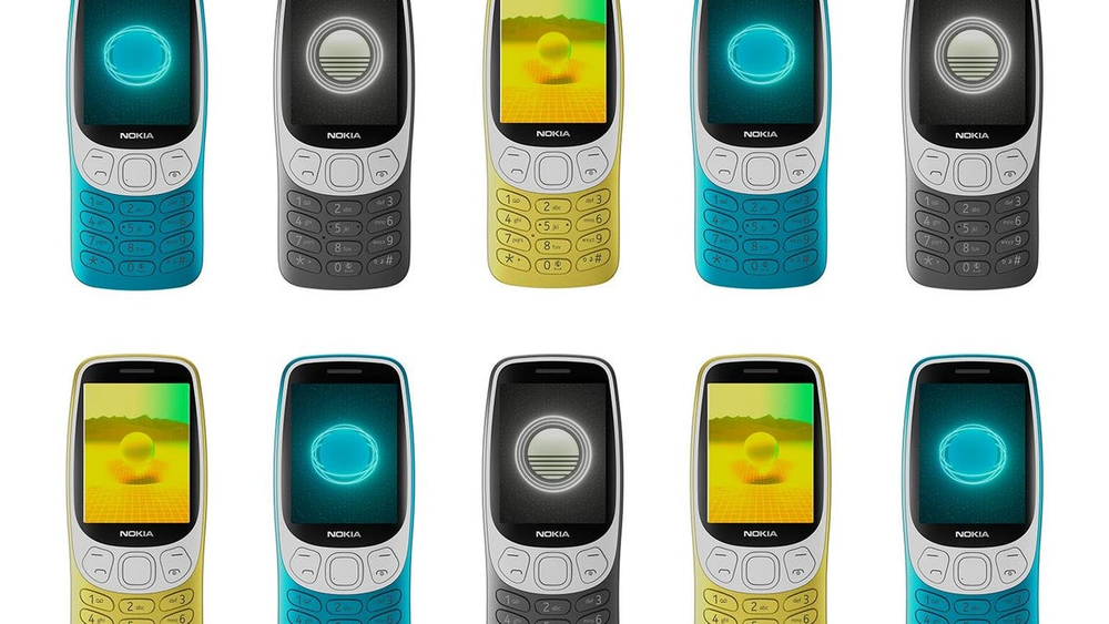 3色の「Nokia 3210」が並んでいる写真