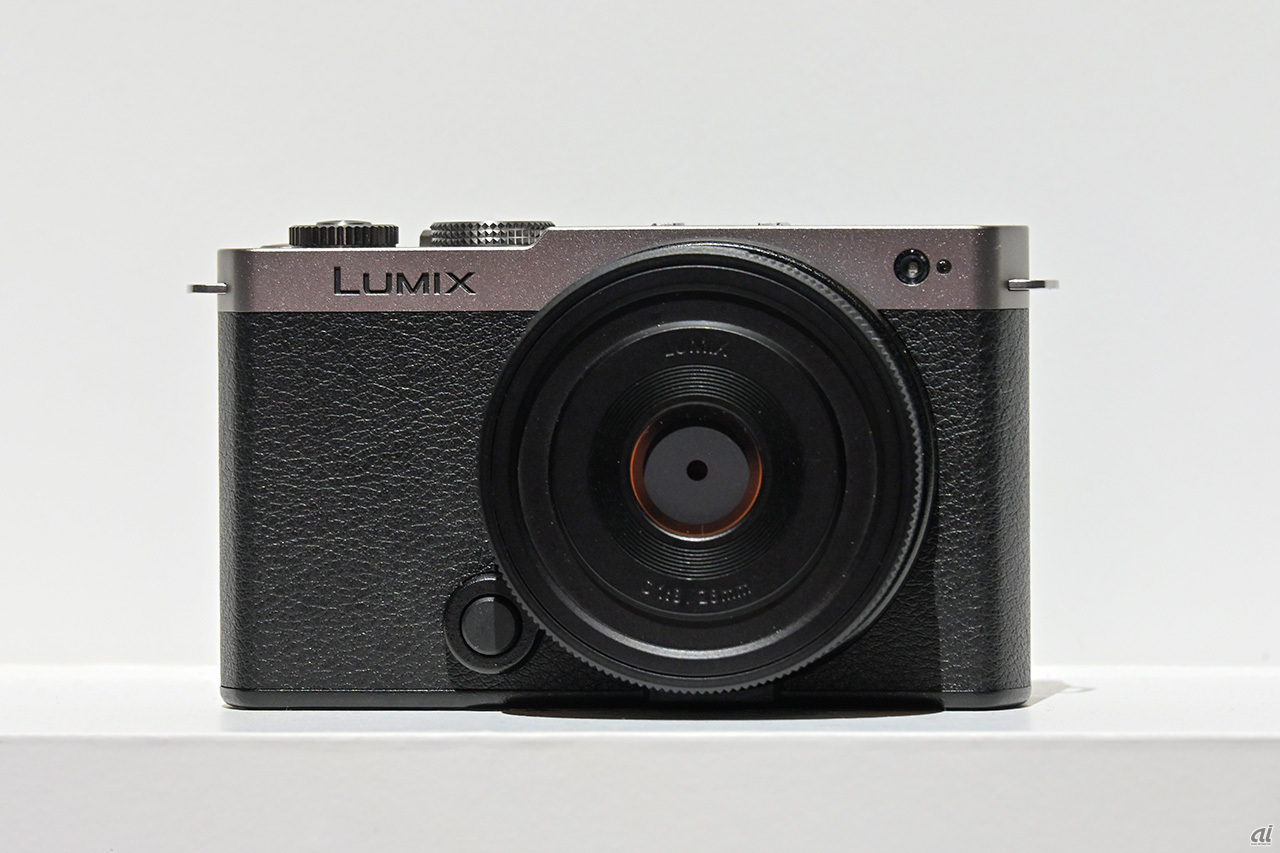 パナソニックの新型ミラーレスカメラ「LUMIX S9」（DC-S9）