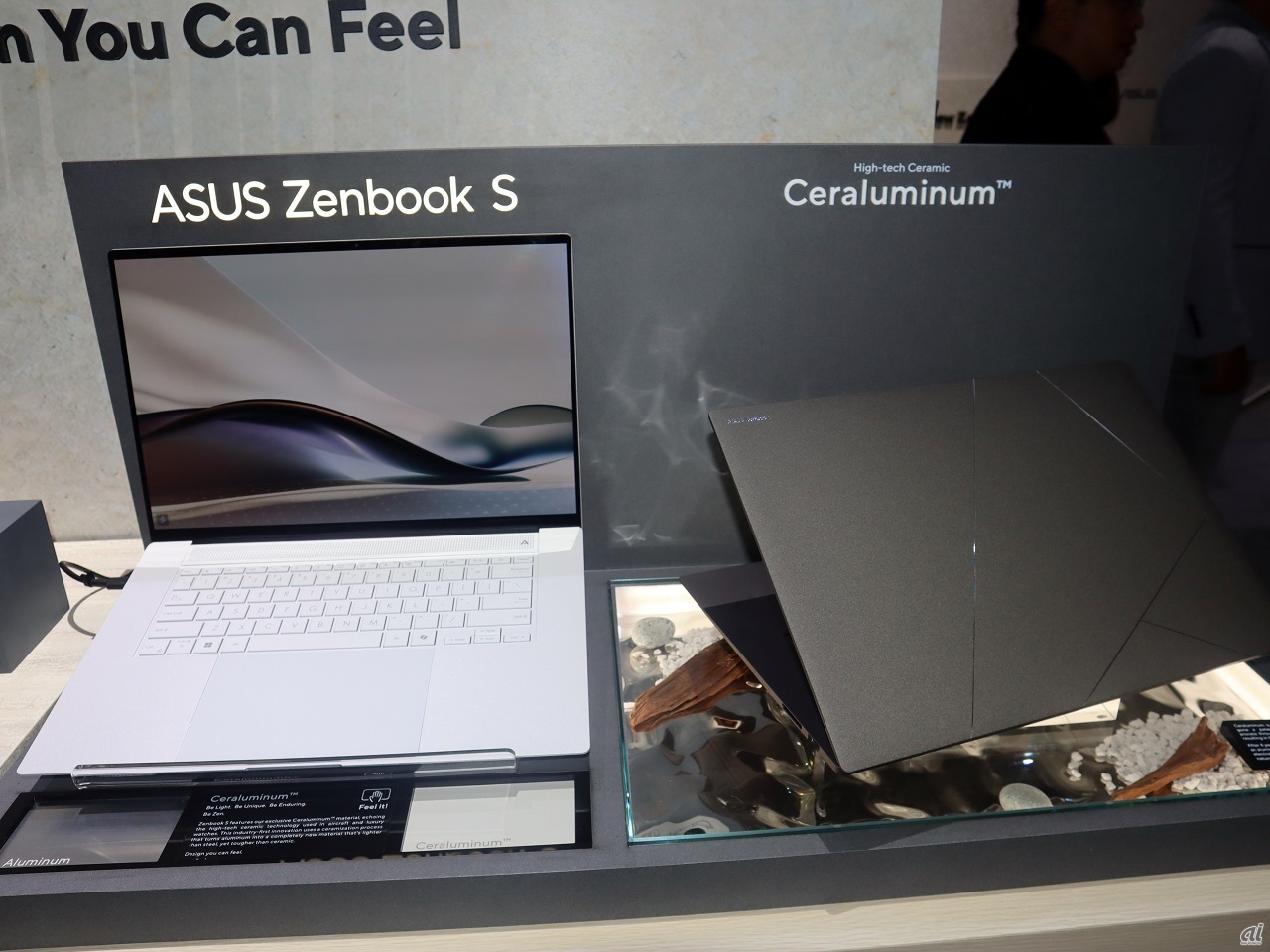 「Zenbook S 16 UM5606」（グローバル版）。（左から）「スカンジナビアホワイト」「ズーマニアグレイ」