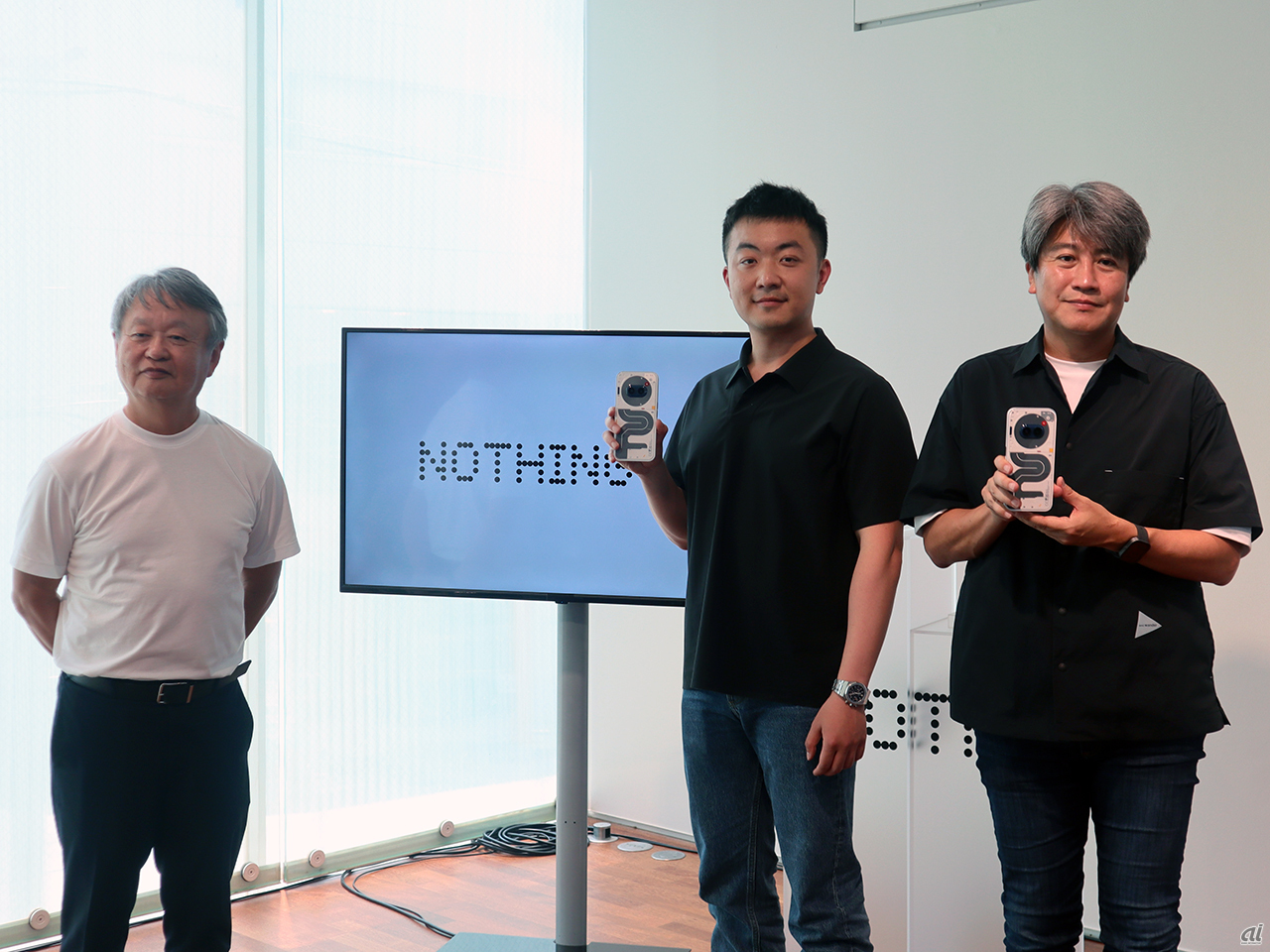 （左から）プロダクトデザイナーの深澤直人氏、Nothing CEO カール・ペイ氏、Nothing Japan 日本担当マネジメントディレクター 黒住吉郎氏