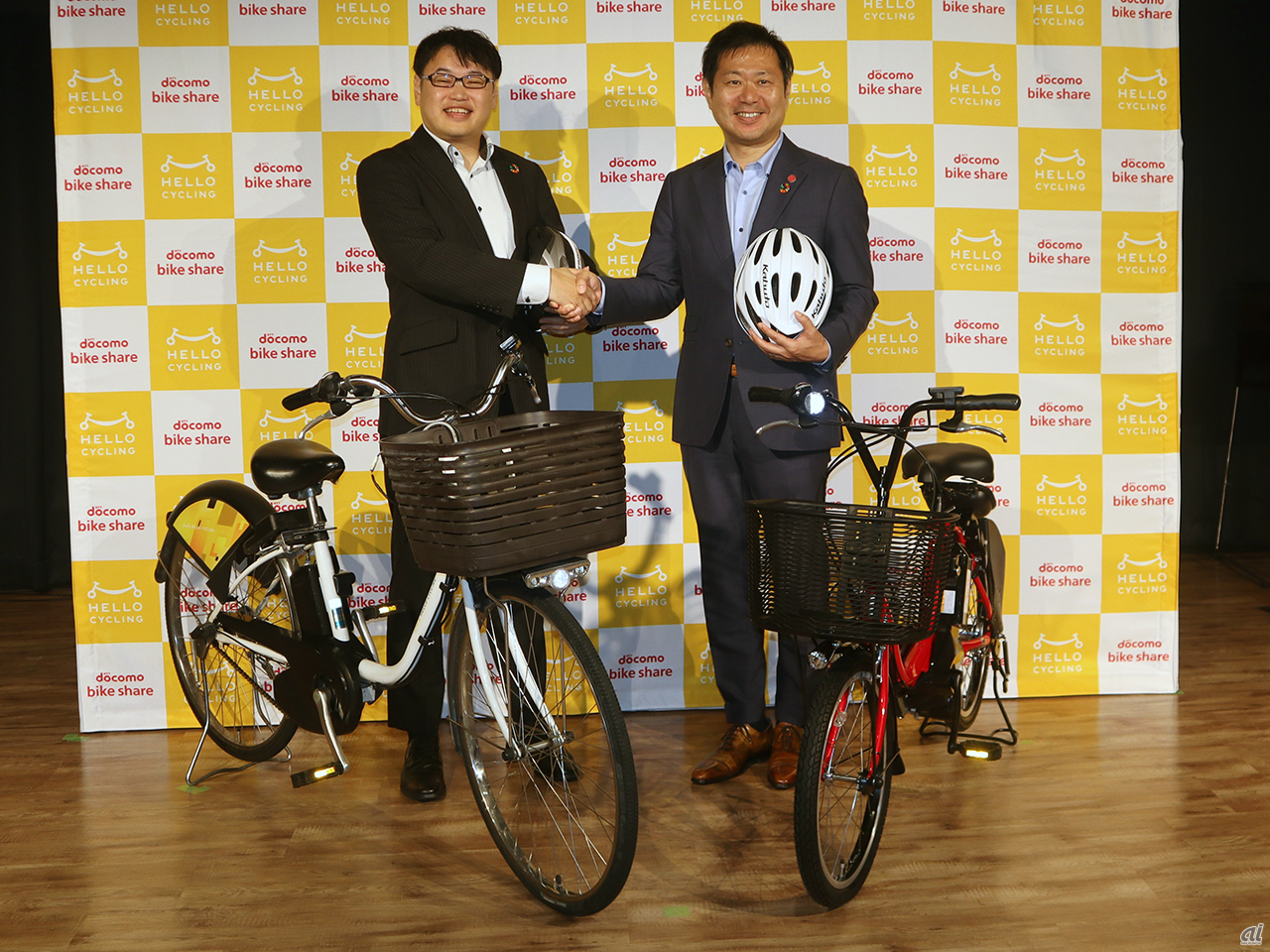 （左から）OpenStreet 代表取締役社長CEO 工藤智彰氏、ドコモ・バイクシェア 代表取締役社長 武岡雅則氏