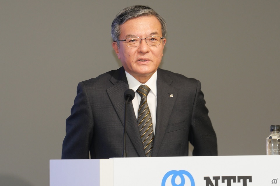 NTTの島田氏は、NTTドコモの顧客減少に「そろそろ限界」と話しており、顧客基盤の維持強化に力を注ぐ姿勢を見せている