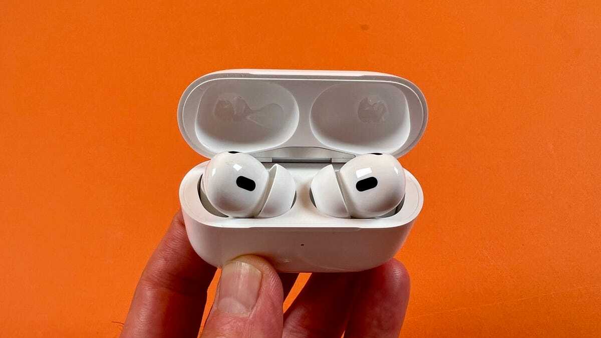 充電ケースに入ったAirPods Pro 2