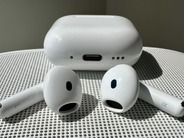 アップル「AirPods 4」レビュー：ノイズキャンセリングは予想外のレベル