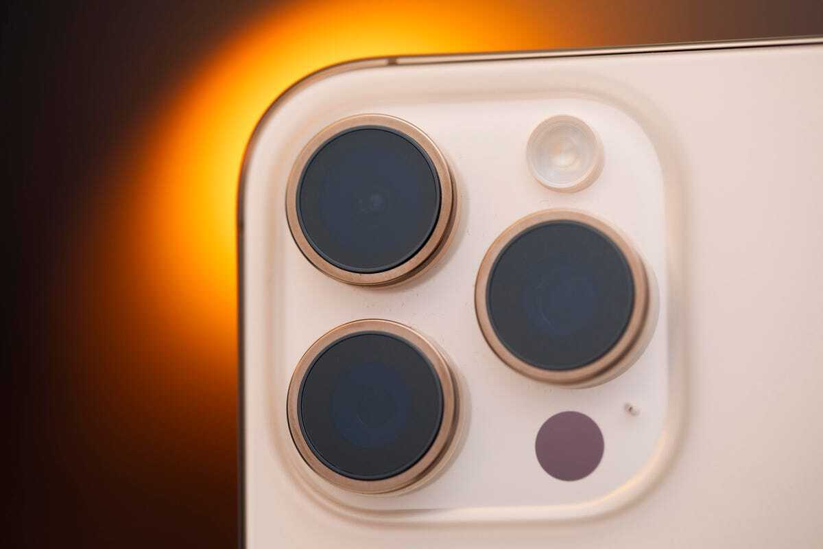 iPhone 16 Proの背面カメラ