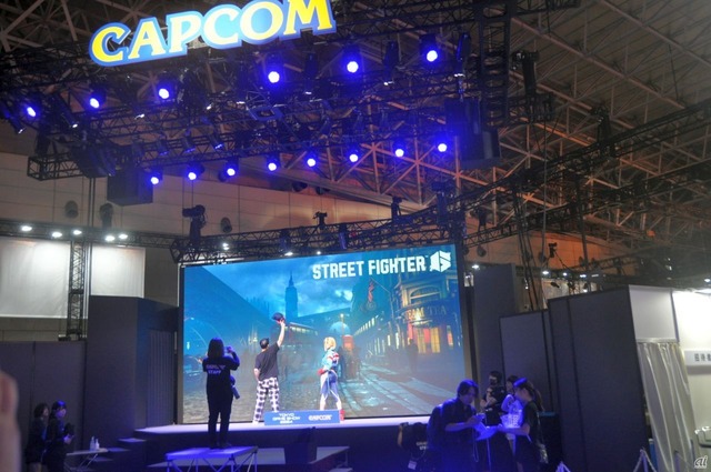 　ビジネスデーでは、キャラクターに扮したコスプレコンパニオンやマスコットとのフォトセッションコーナーも。
