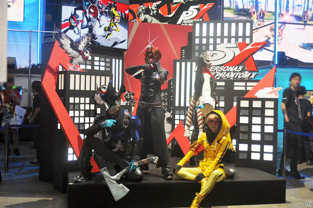 　「ペルソナ５: The Phantom X」。キャラクターに扮したコスプレイヤーがフォトスポットに登場。