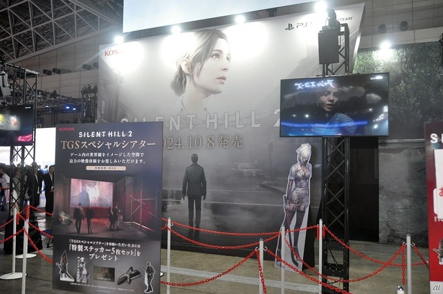 　「SILENT HILL 2」。2001年にPS2用ソフトとして発売したサイコロジカルホラータイトルをフルリメイク。ゲーム内の世界観をイメージした空間で迫力ある映像体験が楽しめるスペシャルシアターを設けている。