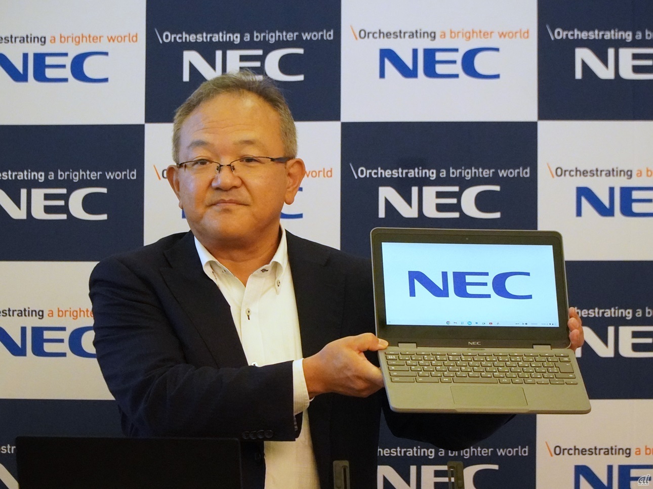 NEC、学習者用端末の新モデルを発売--落下などへの耐久性や安全性を強化