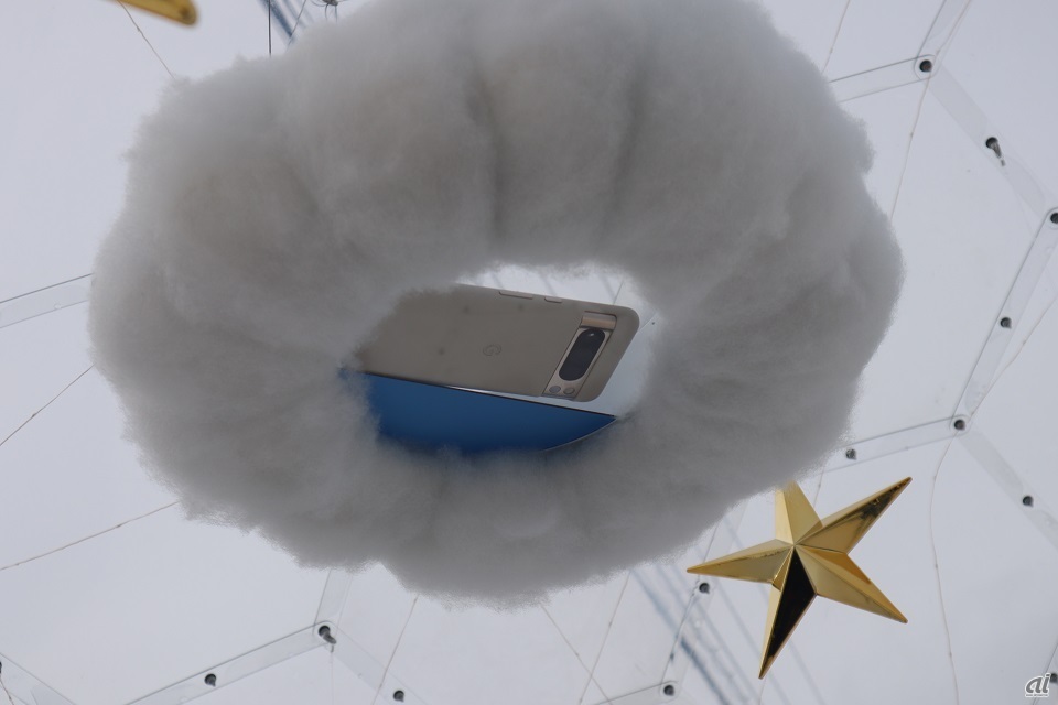 まくら直上の雲にスマホを置いて写真を撮ることも