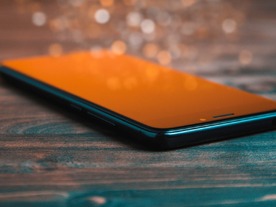「iPhone」のアラームが何時間も遅れて鳴るバグ、一部ユーザーが報告