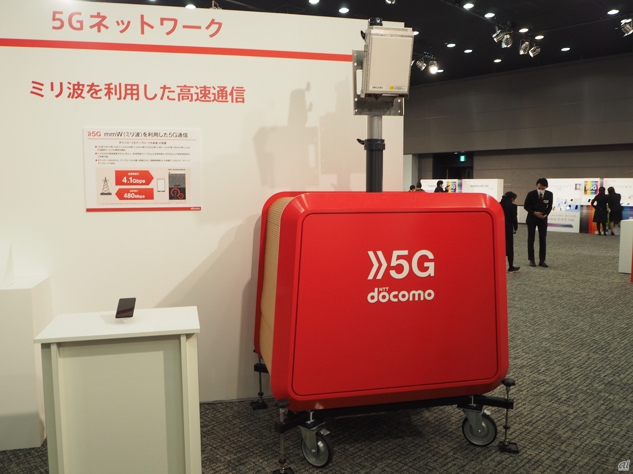 2020年に5Gのサービスが開始し、スマートフォンの通信速度が高速化。料金の低廉化も進み、公衆Wi-Fiに頼らなくても高速大容量通信が利用しやすくなった