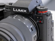 パナソニック、LUMIXの新フラッグシップ「S1RII」発表　先代よりも小型軽量化を実現