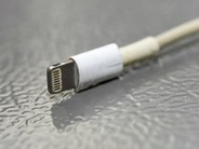 さよならiPhoneのLightning端子–microUSBより便利で高耐久、まさに画期的だった