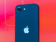 「iPhone 16e」を6日かけて徹底レビュー：価格に見合う価値はある？