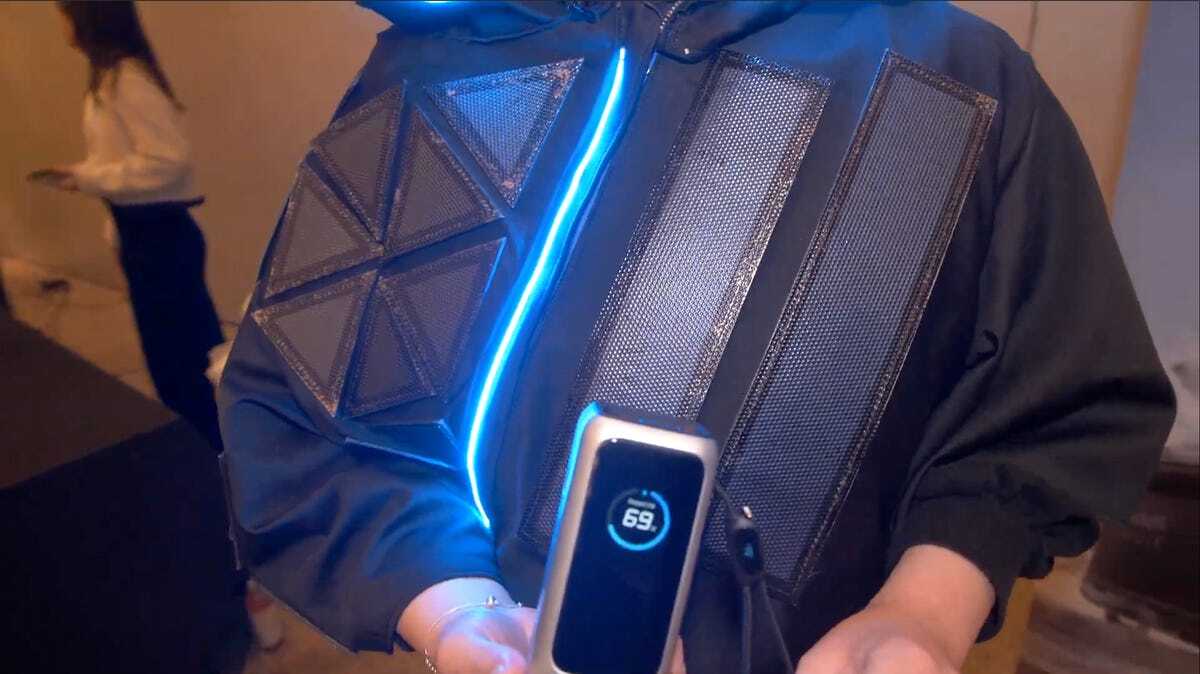 スマホを充電する様子