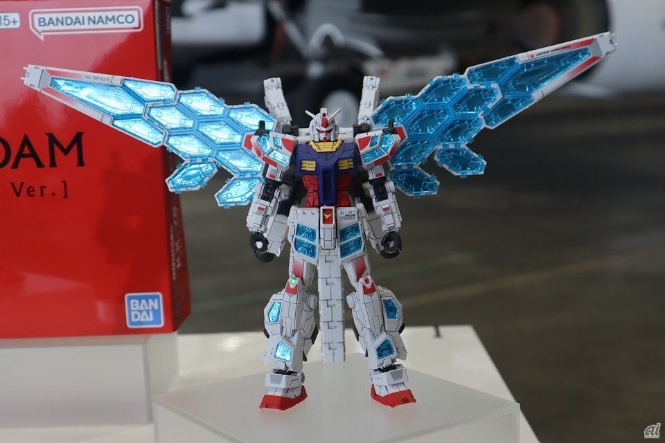 「EXPO2025 1/144 RX-78F00/E ガンダム（EX-001 グラスフェザー装備）[JAL スペシャルパッケージVer.]」