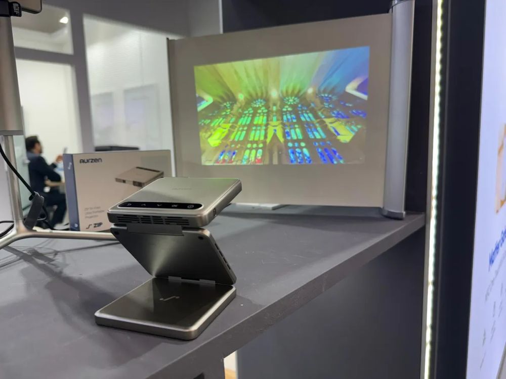 ZIP Tri-Fold Projector
