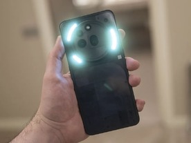 光る新スマホ「Nothing Phone (3a)」レビュー　iPhone 16eより安く価格性能比もバッチリ