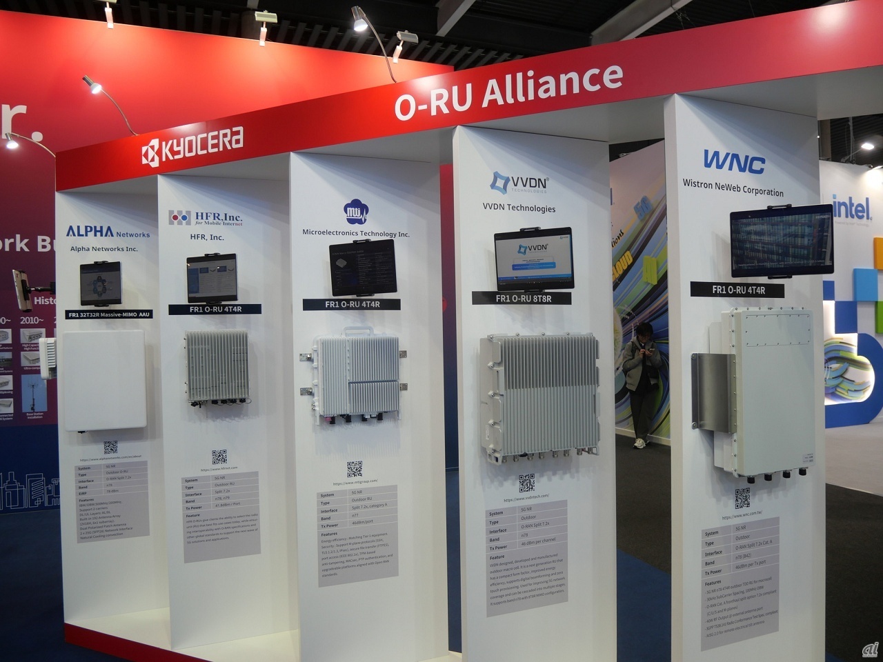 京セラは9年ぶりにMWC Barcelonaにブース出展。仮想化基地局の自社開発を進めるとともに、「O-RU Alliance」を立ち上げオープンRANの課題の1つとなっている設備同士の接続性に関する課題の解消を進めようとしている