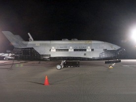 14カ月ぶりに帰還した謎の宇宙船「X-37B」を写真で見る