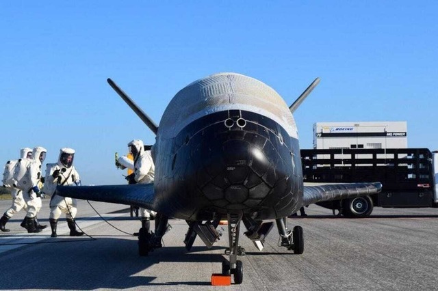 14カ月ぶりに帰還した謎の宇宙船「X-37B」を写真で見る - 4/18