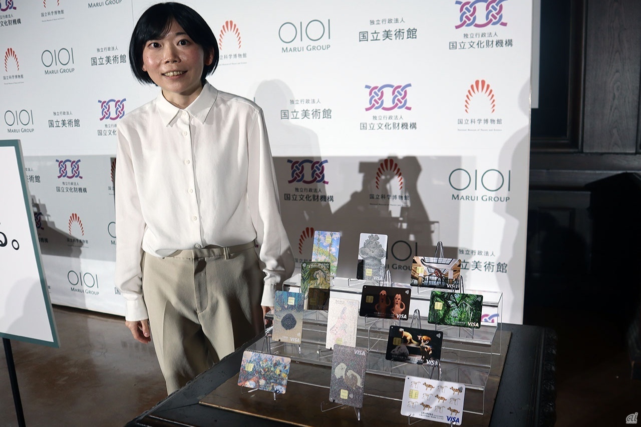 企画を発案した丸井グループ 新宿マルイの三橋真唯氏。12種類の中の推しカードは「全部」