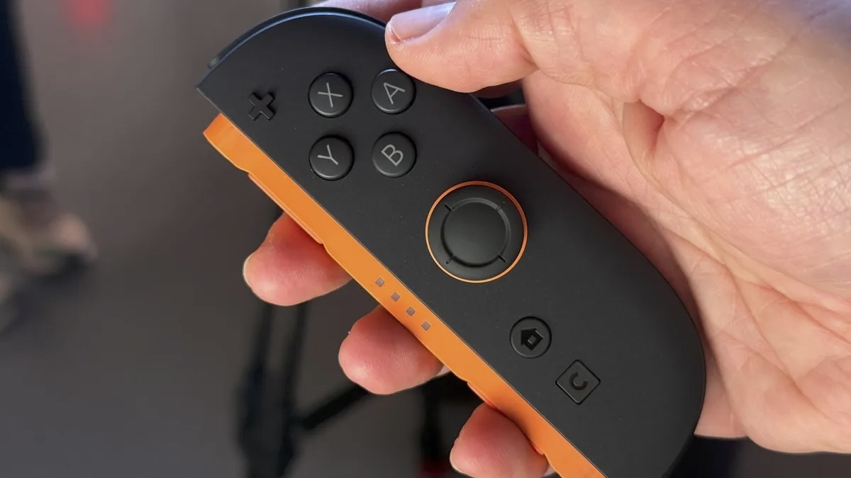 右Joy-Conの新しい「Cボタン」（Scott Stein/CNET）