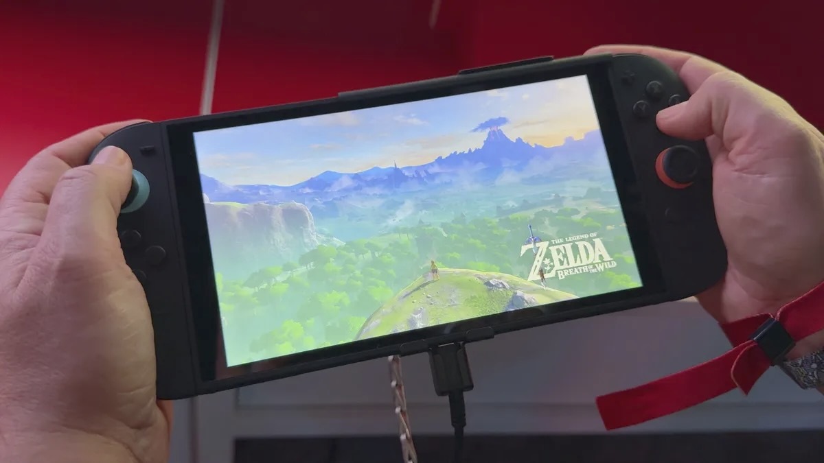 7.9インチへ大型化したディスプレイは個人的に嬉しい変化（Numi Prasarn/CNET）