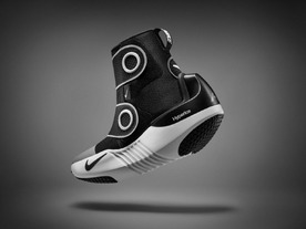 ナイキの「温めて揉む」ハイテクシューズ、5月17日に北米発売へ--約13万円