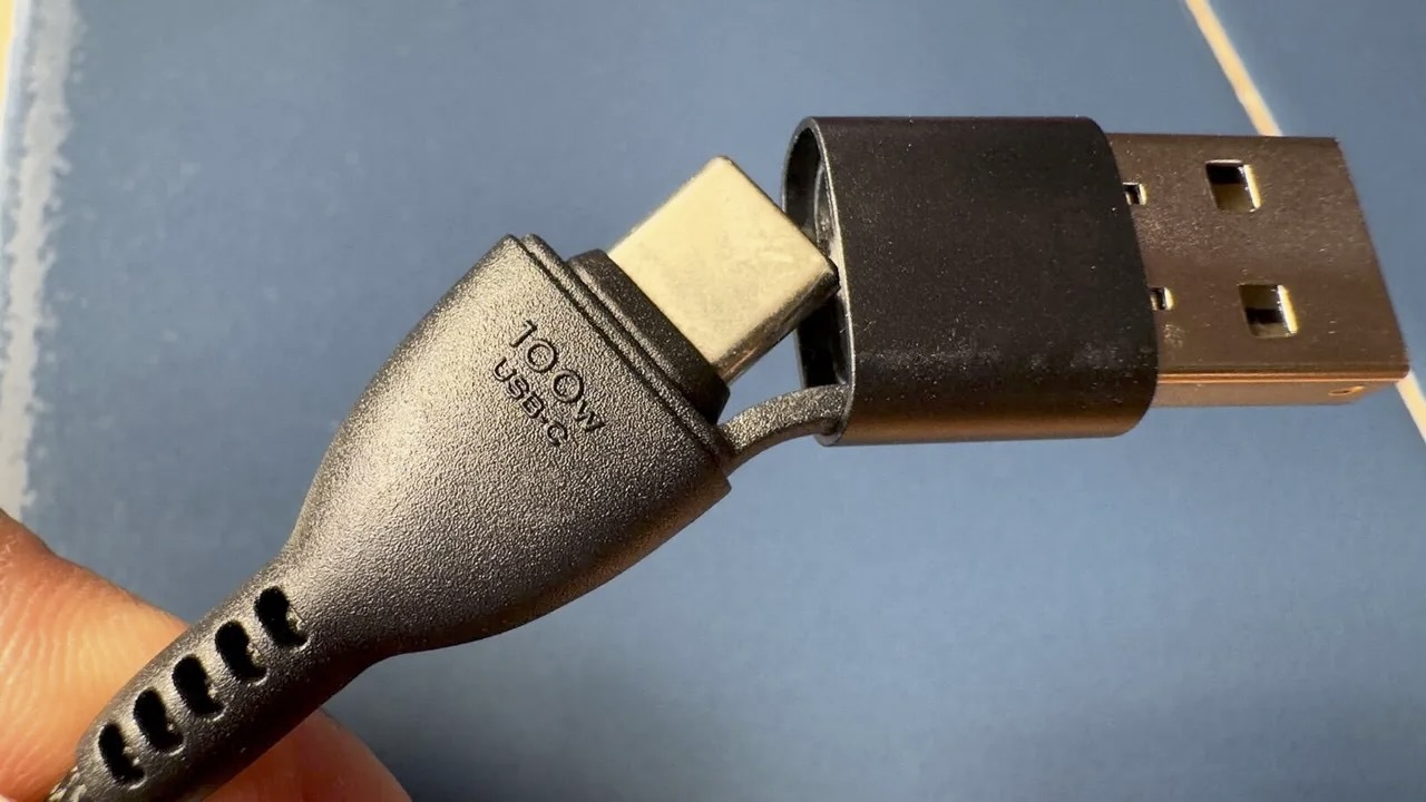 USB‑A／USB‑C両方の充電器やデバイスに対応可能。（Adrian Kingsley-Hughes/ZDNET）