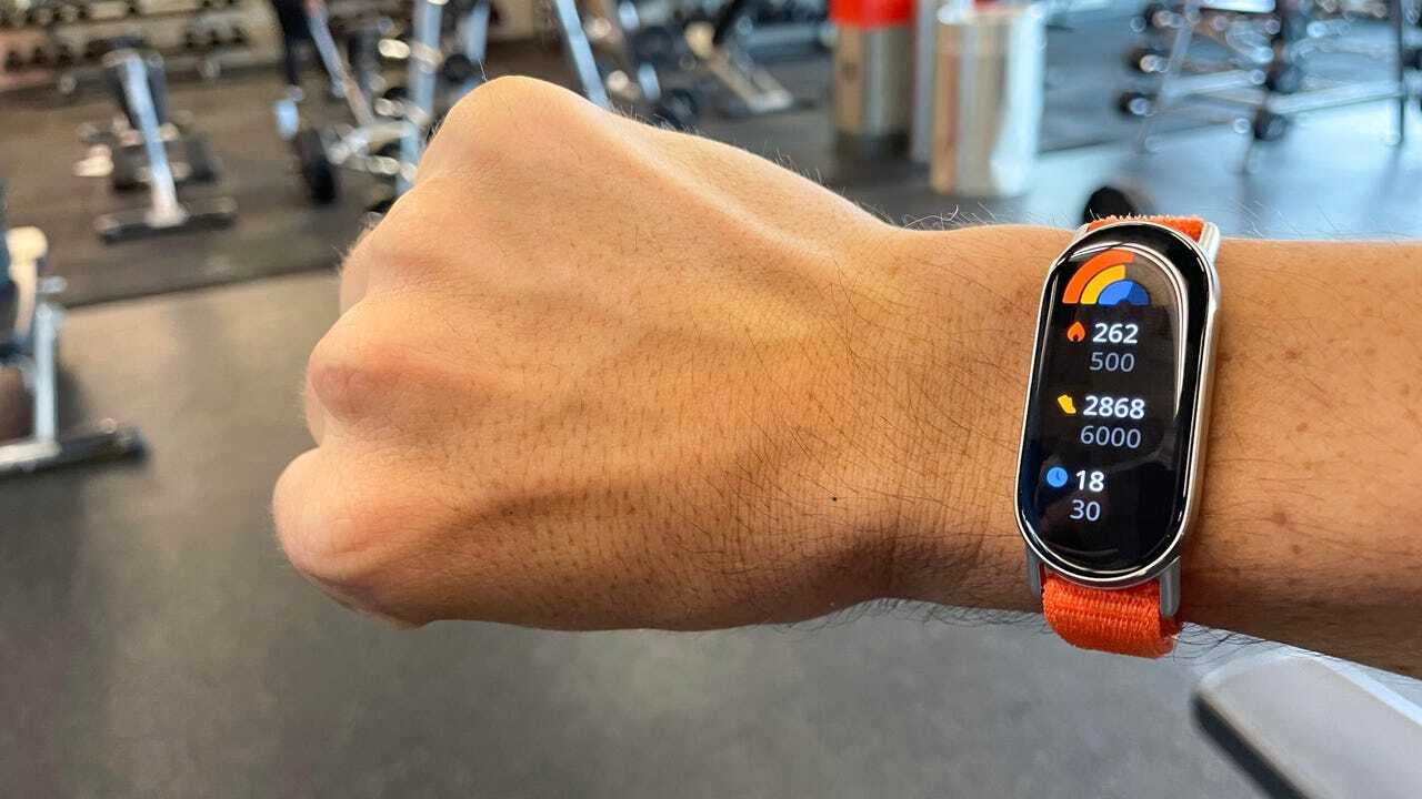 Smart Band 9を着けた腕
