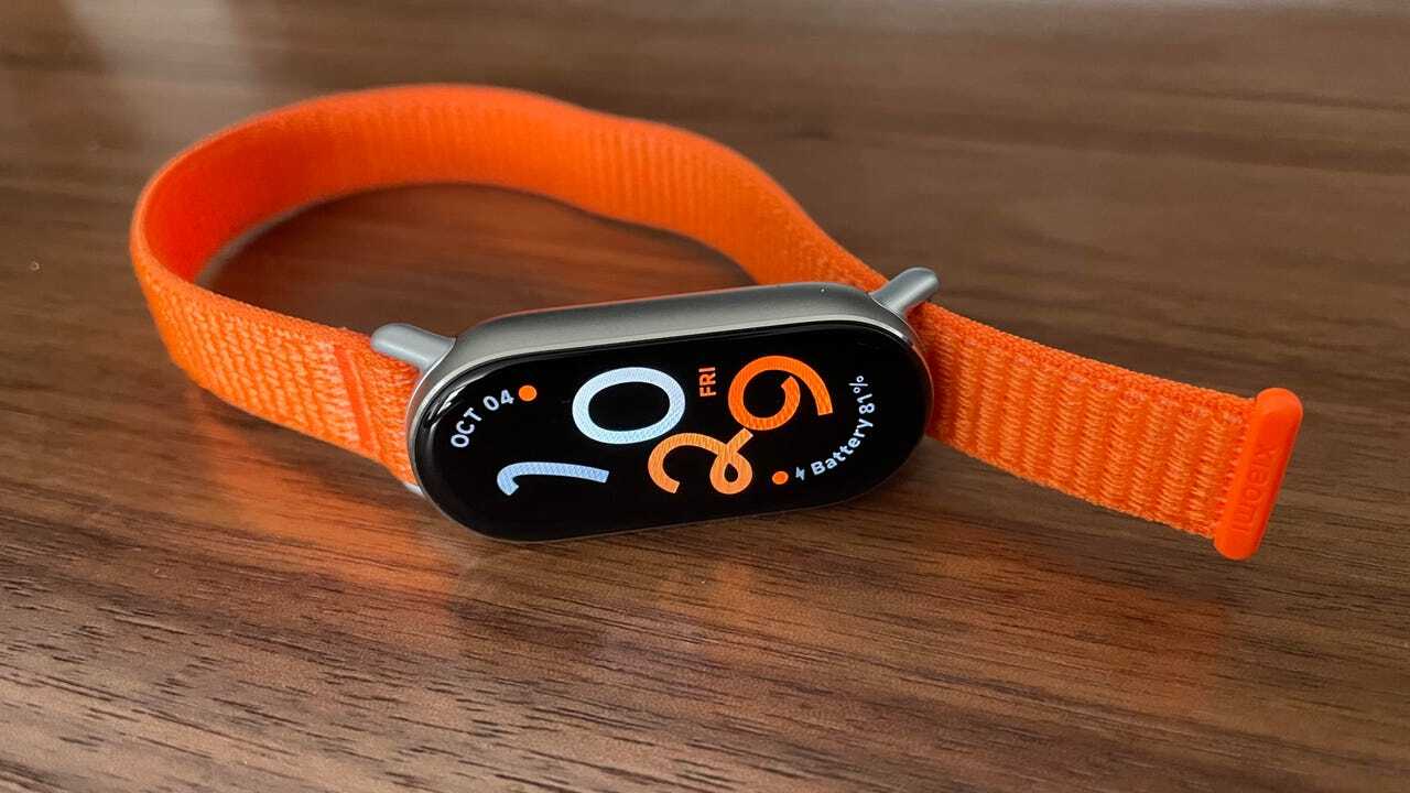 オレンジ色のストラップの付いたSmart Band 9