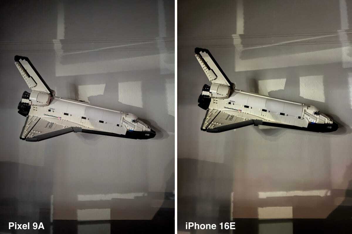 レゴでできたスペースシャトルの写真