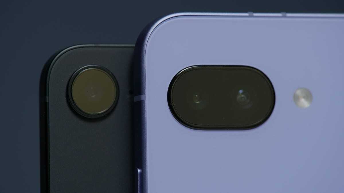 iPhone 16eとPixel 9aのカメラ部分