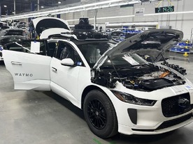 米Waymo、自動運転タクシー本格量産--「工場出荷から30分で賃走開始」