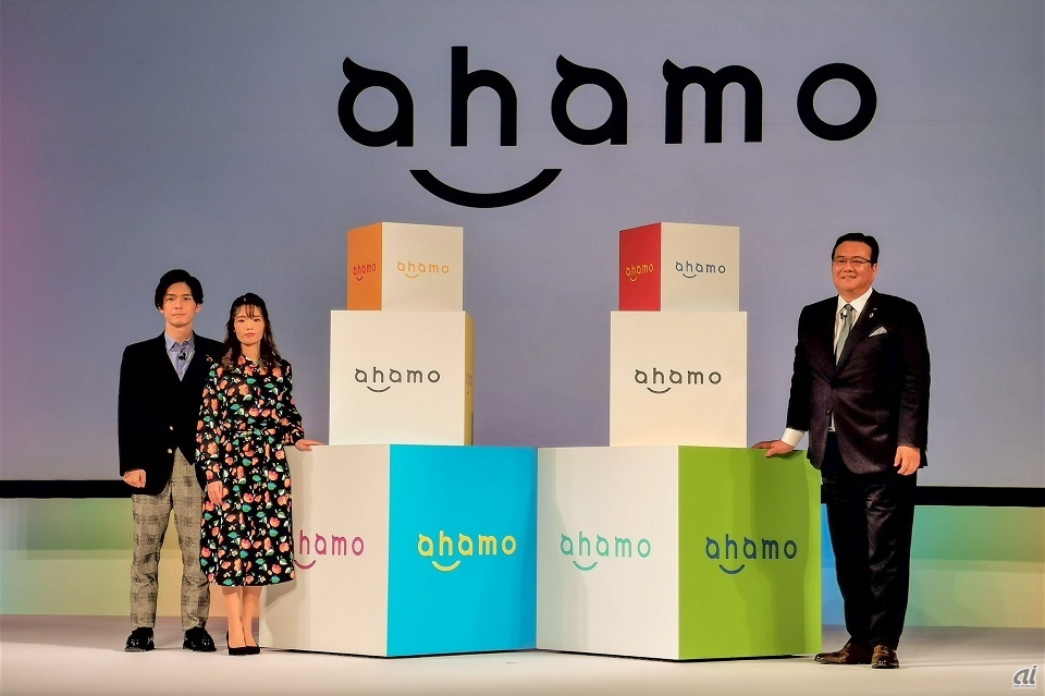 2020年に携帯料金引き下げを公約に掲げて誕生した菅政権の圧力で携帯3社は料金引き下げに迫られ、2021年にはNTTドコモが「ahamo」を提供するなど、従来より低価格かつシンプルな料金プランが大幅に増加した
