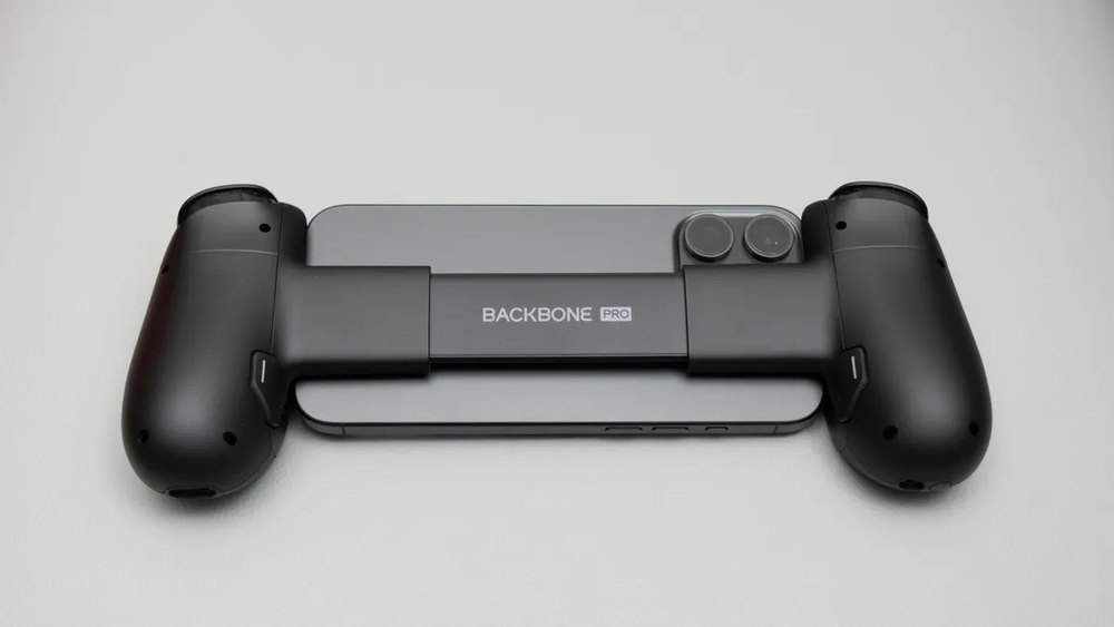 Backbone Proを装着したiPhone Pro Maxの裏側
