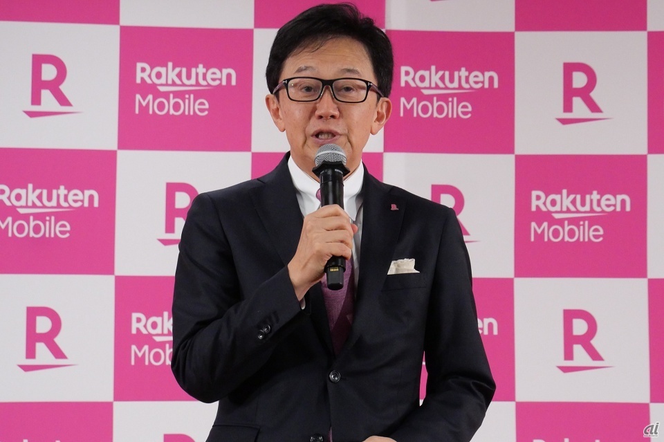 楽天モバイルの鈴木氏は2025年2月の記者説明会で、料金の値上げも値下げも検討していないと説明。当面は現行の「Rakuten最強プラン」を維持する方針のようだ