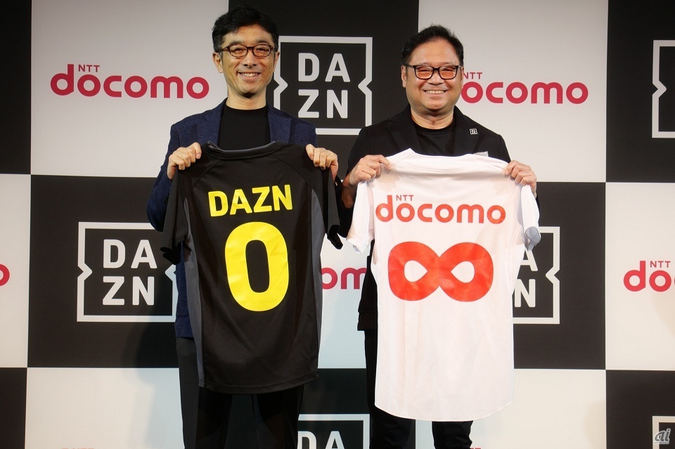 NTTドコモの新料金プラン「ドコモ MAX」は、値上げの一方で「DAZN for docomo」が無料で利用できるなど多くの付加価値を追加。それが評判を得る一方で、付加サービスを取捨選択できないことには不満の声も多くあった