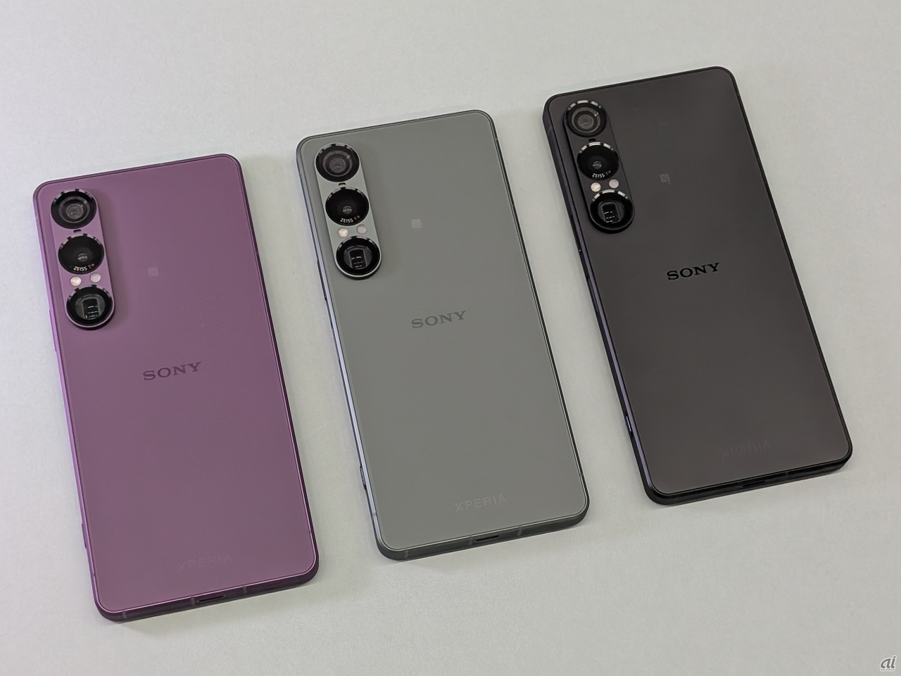 （左から）「オーキッドパープル」「モスグリーン」「スレートブラック」