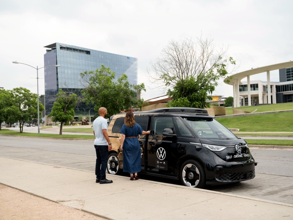 UberとVolkswagenの提携による自動運転車