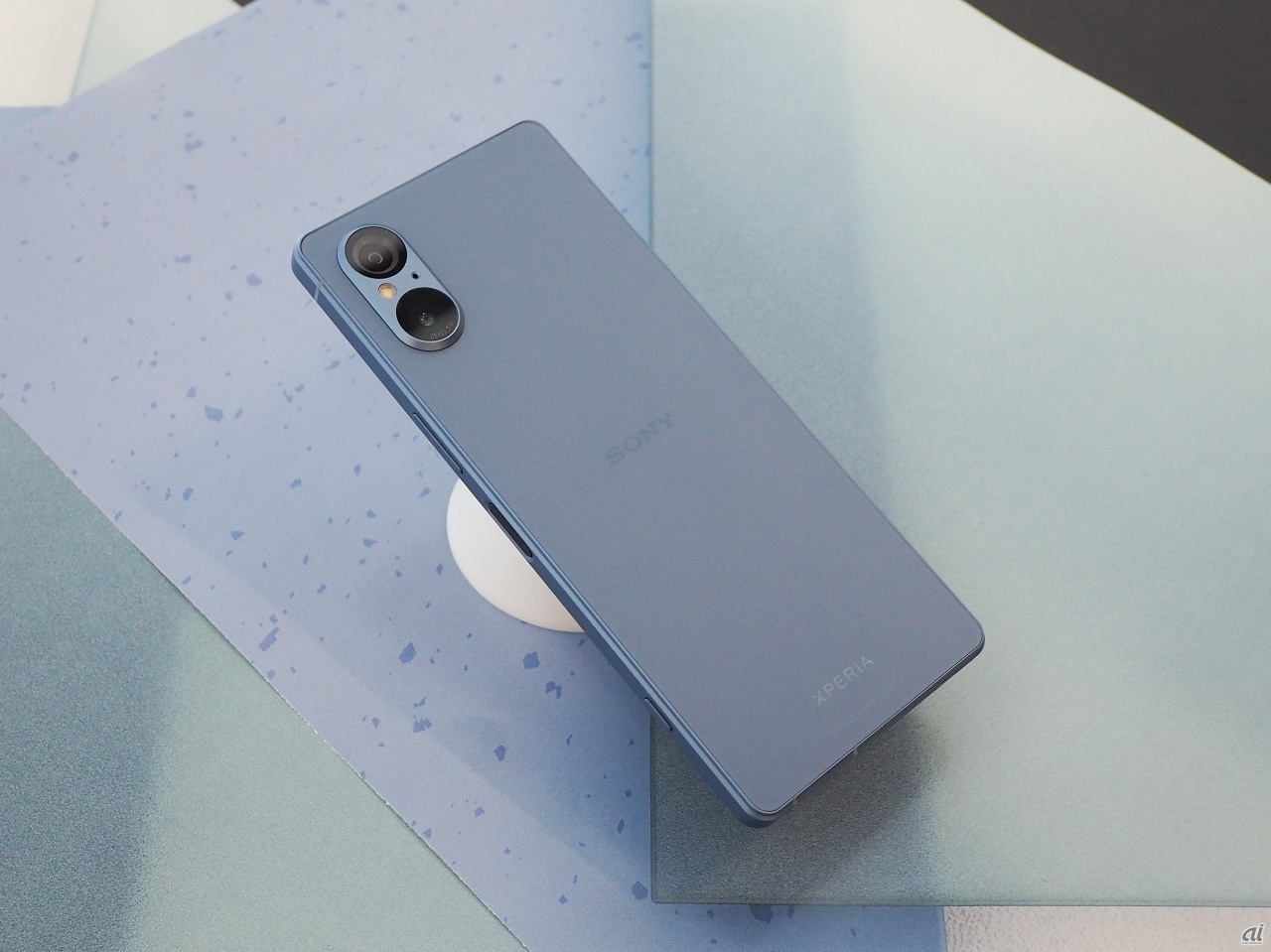 「Xperia 5」シリーズは2023年の「Xperia 5 V」でカジュアル路線に転換したが、携帯電話会社の取り扱いは減少。それを受けてか2024年は新機種が開発されなかった