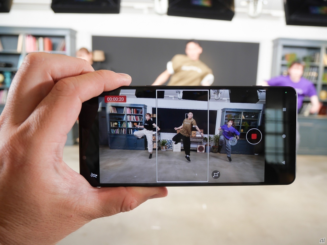 「Xperia」シリーズのフラッグシップモデル新機種「Xperia 1 VII」。AI技術と高いカメラ性能を生かした「オートフレーミング」など、カメラやオーディオなどで充実した機能・性能を持つのが特徴だ
