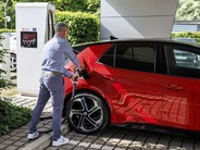 世界の新車販売、あと数年で40%がEVになりそう　理由は？–国際エネルギー機関が予測