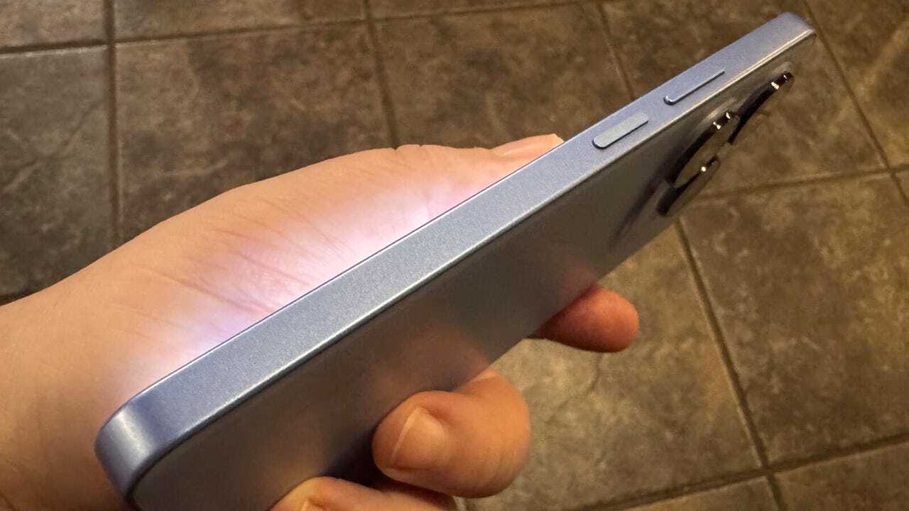 Blackview SHARK 9の側面