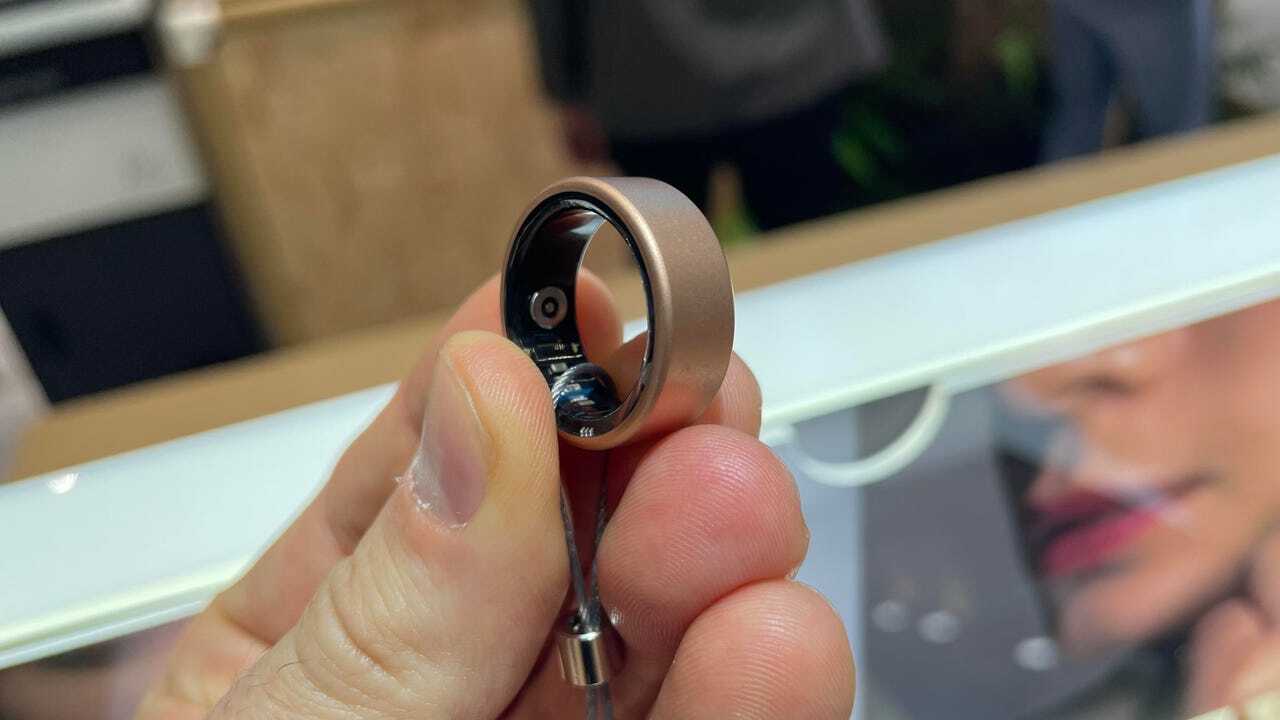 ローズゴールドのFreeSense Ring