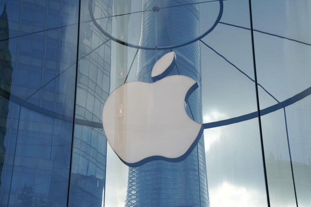 アップルストアに掲げられた同社のロゴ