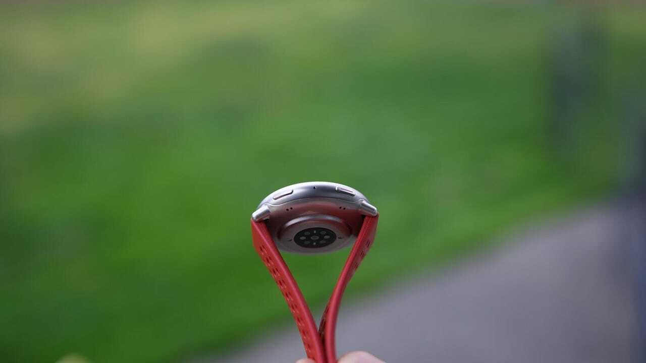 Amazfit Active 2の背面