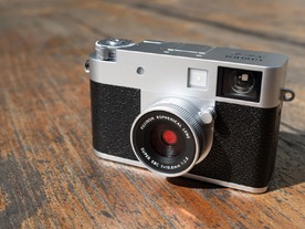 富士フイルムの小型デジカメ「X half」レビュー：楽しくて、かわいくて、ちょっと高い